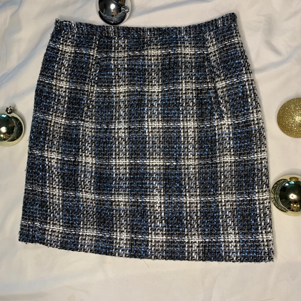 Tweed skrirt! Trendy and cute!